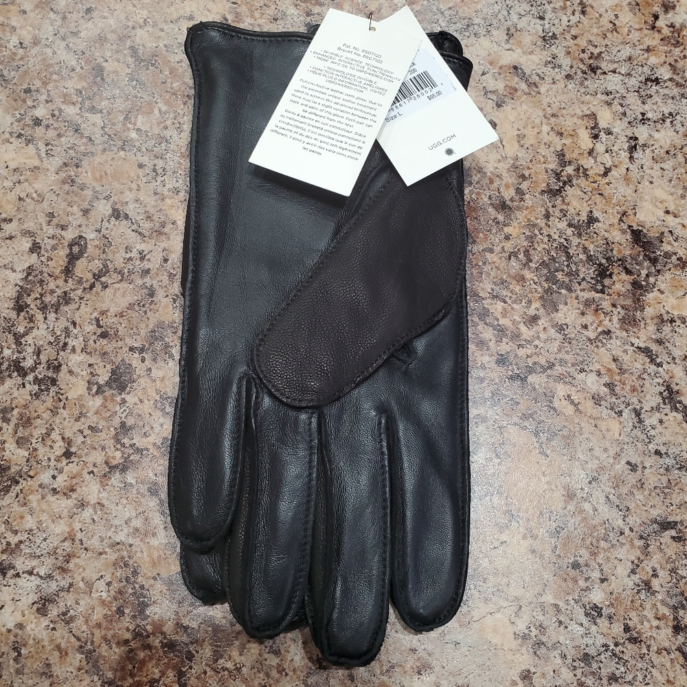 UGG Faux Fur Lined Wrangell Smart‎ Glove - Picture 6 of 10